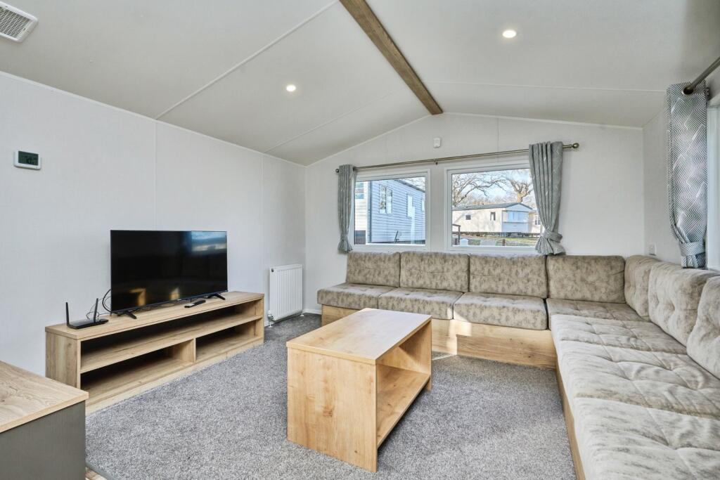 House in Portsmouth, Calbourne - More