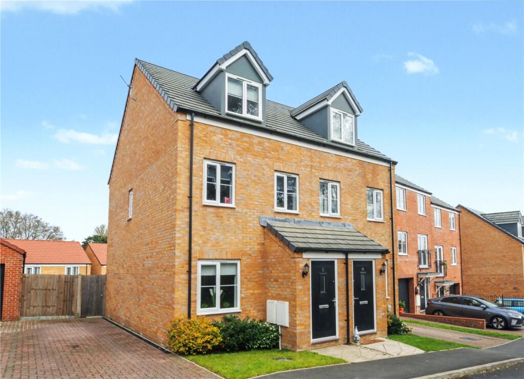 3-bed semi-detached on Oakwood Drive, Hellesdon, Norwich, Norfolk, NR6, £290,000