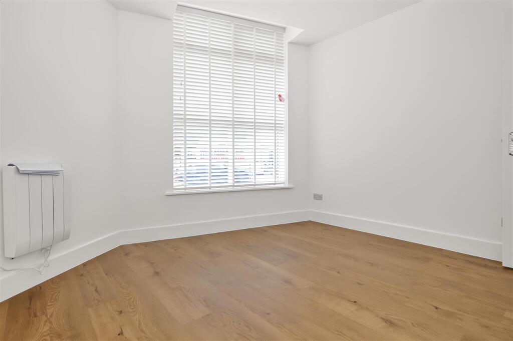 Apartment in Northampton, West Northamptonshire - More