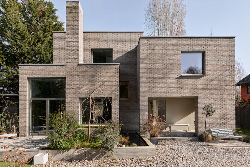 Main image of property: Amblecote Road, London, SE12 9