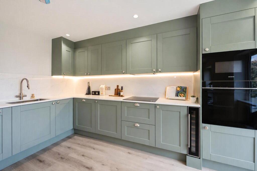 Apartment in Sutton - More