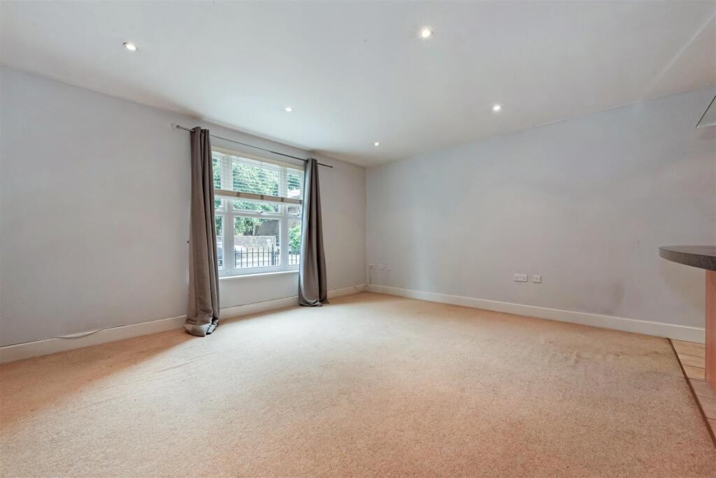 Apartment in Chichester - View 5