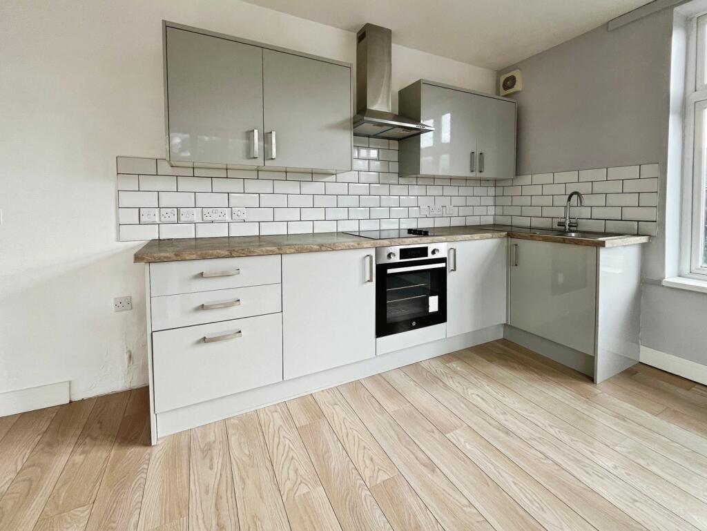 Apartment in Totland, Colwell Bay - View 4