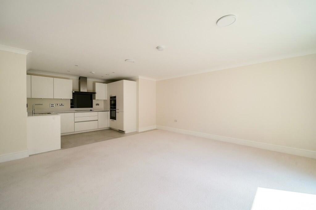Apartment in Slough - View 5