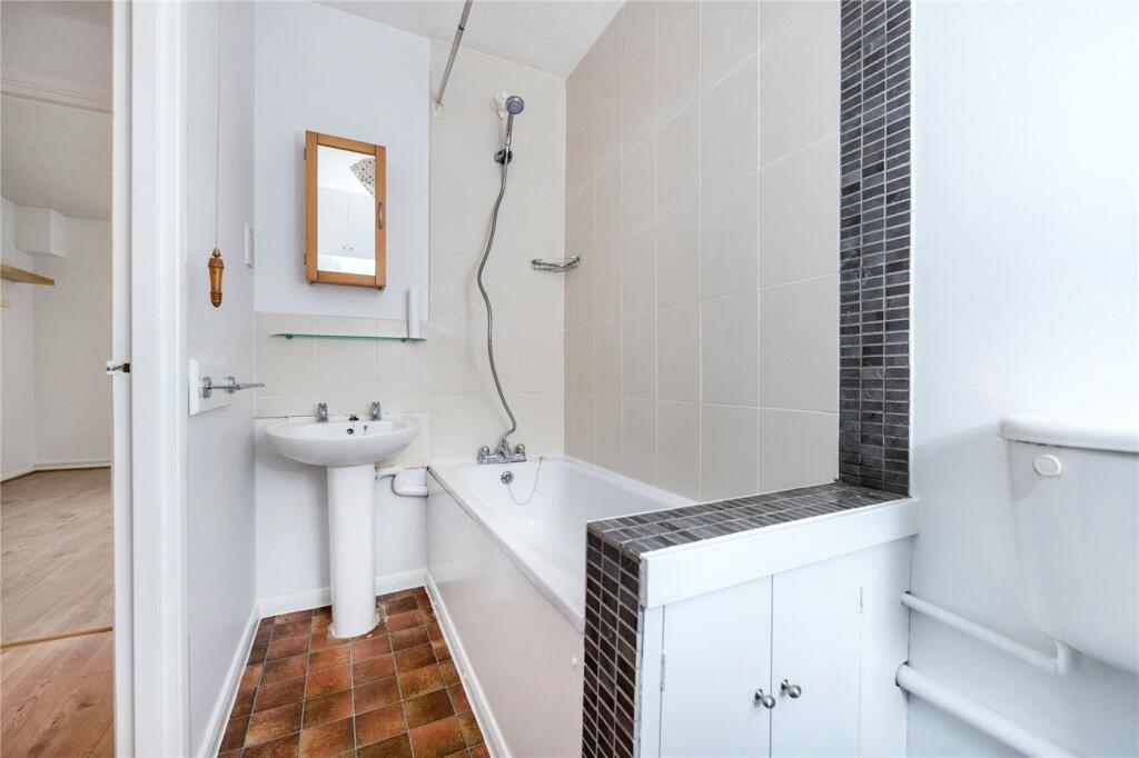 Apartment in London - View 5