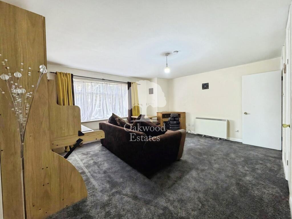 Apartment in Slough - View 5
