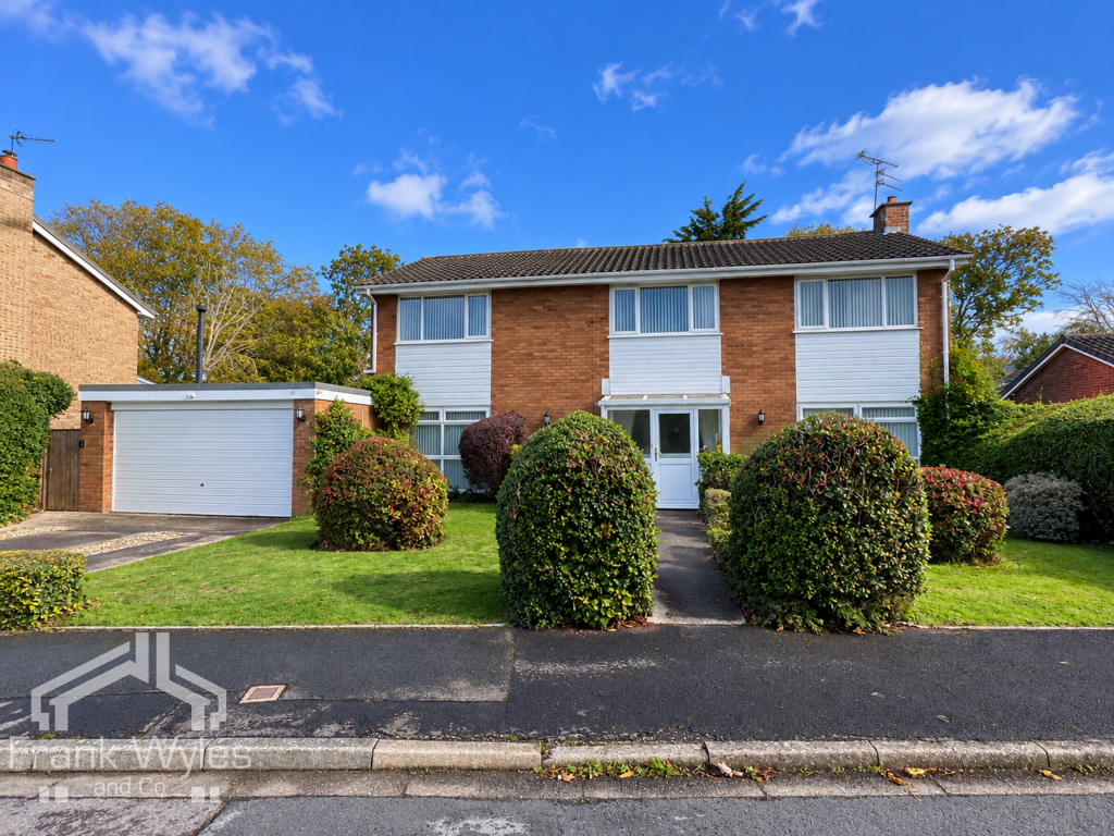 5-bed detached on Hall Park Drive, Lytham St. Annes, Lancashire, £575,000
