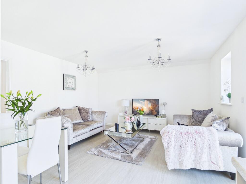 Apartment in Thurrock, Essex - View 5
