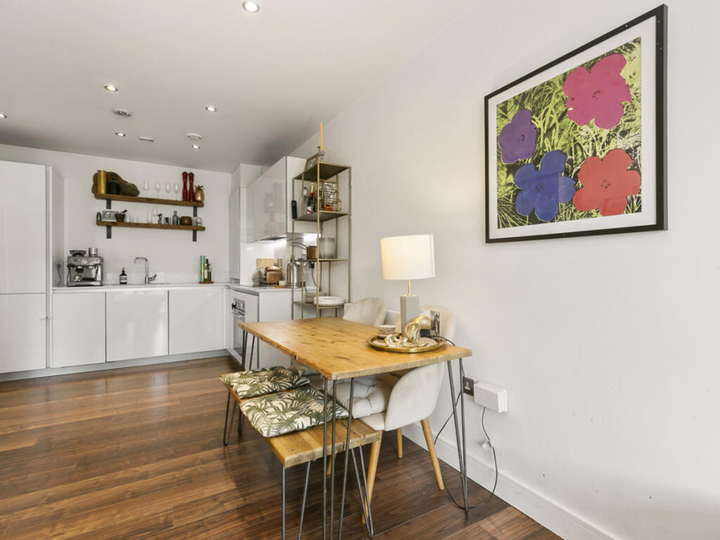 Apartment in London, Cossall Estate, Peckham - View 2