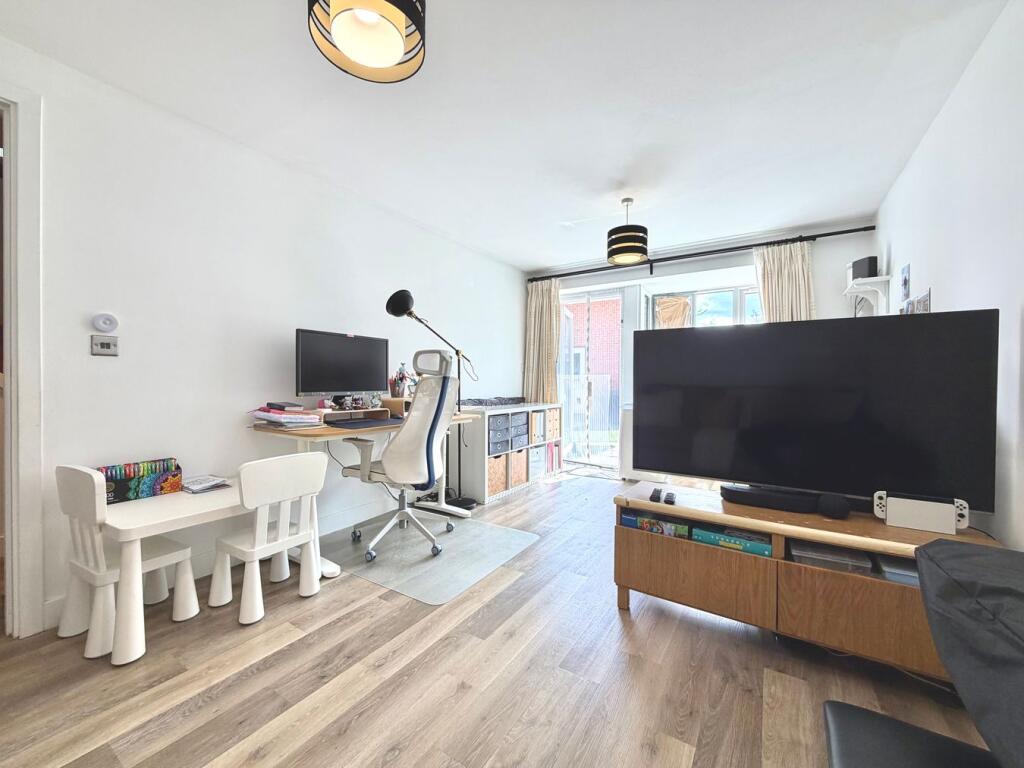 House in Milton Keynes, Broughton and Milton Keynes - View 4