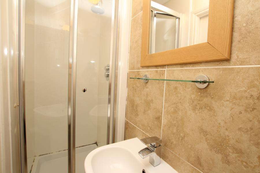 6 bedroom town house for rent