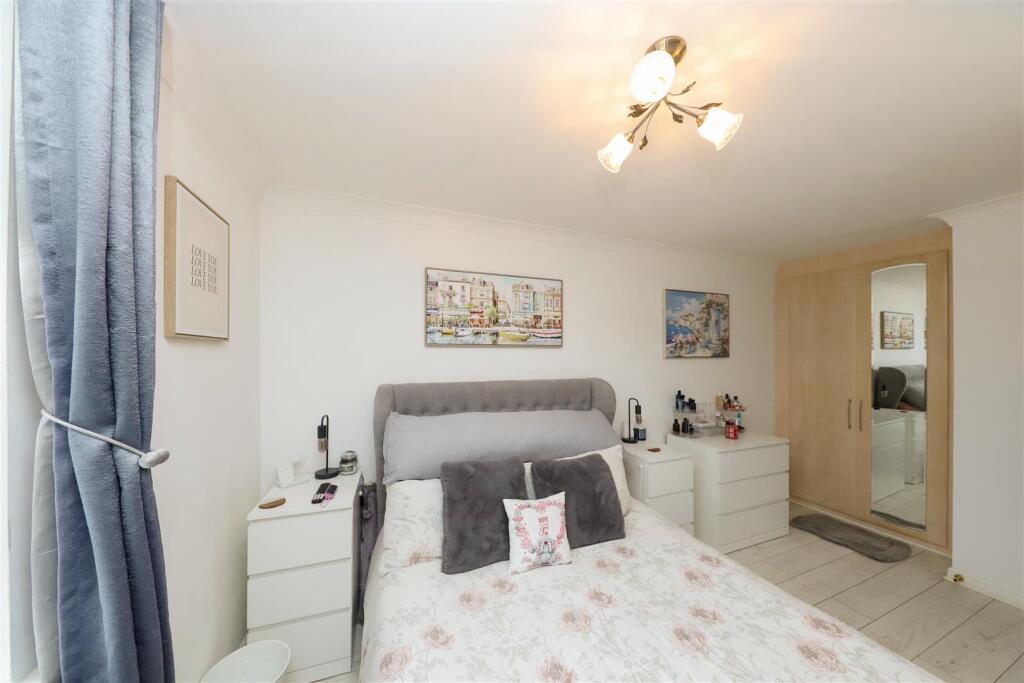 Pembroke Road, Ruislip – pohled 5