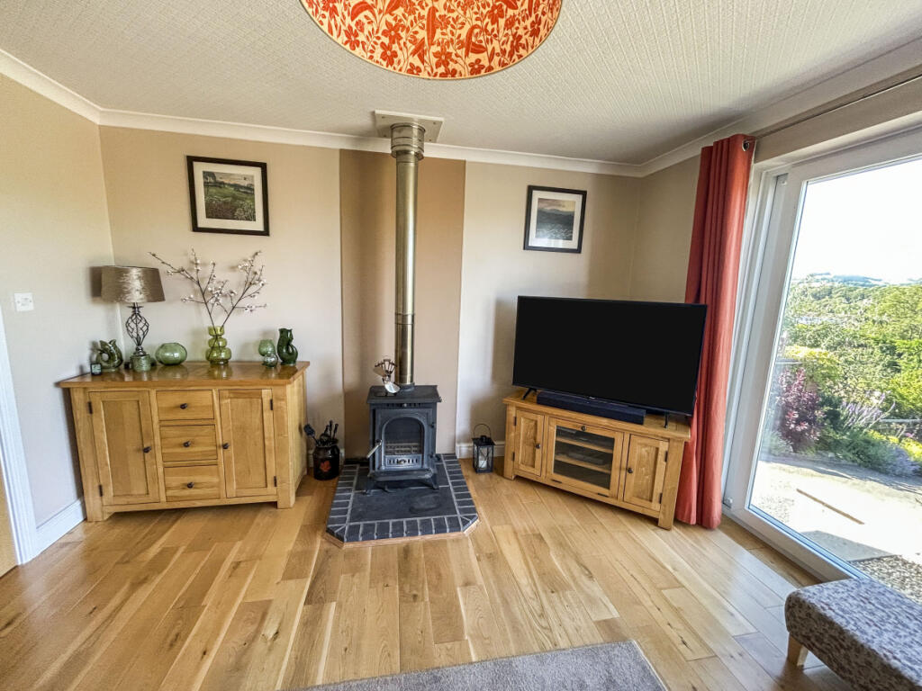 22 Warden Close photo 3