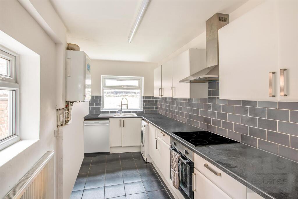 Main image of property: BILLS INCLUDED £127pppw Grove Road, Lenton, Nottingham