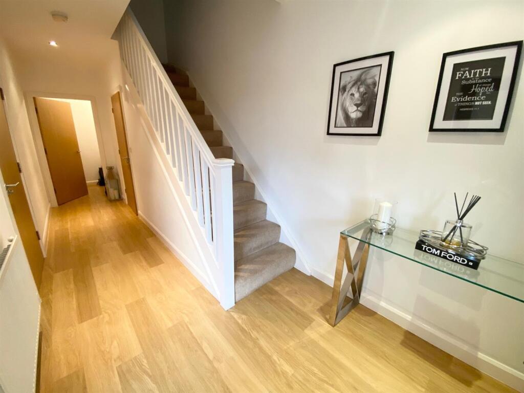 House in Kirklees, Kirkburton - View 4