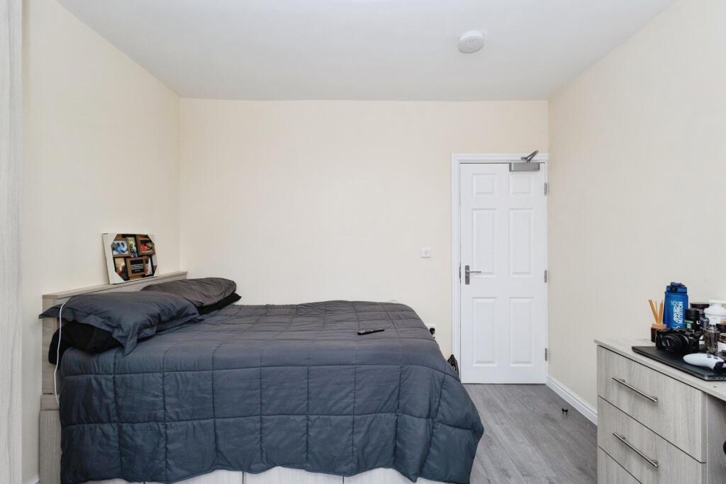 1 bedroom house share for rent