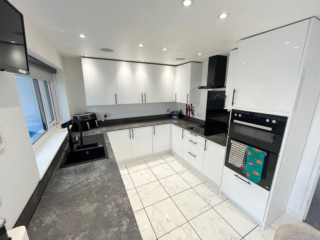 House in Nuneaton and Bedworth, Mount Pleasant - View 2