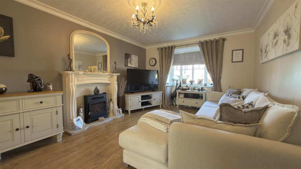 Springfield Gardens, Hirwaun photo 5