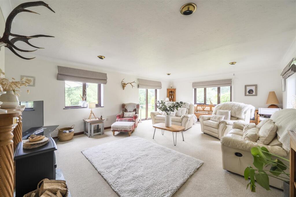 House in Iwerne Minster, Dorset - View 4