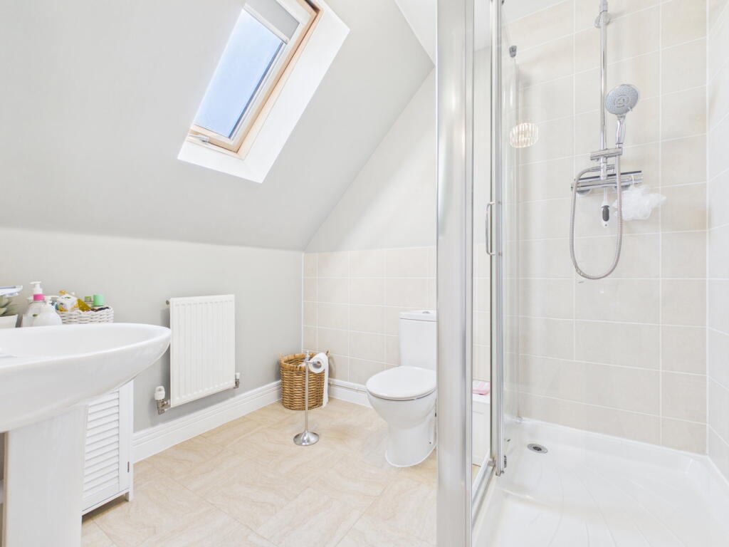 House in Hoo St Werburgh, Medway - More
