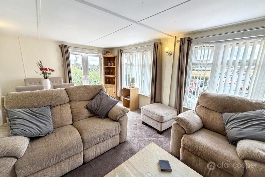 House in Nuneaton and Bedworth, Warwickshire - View 5