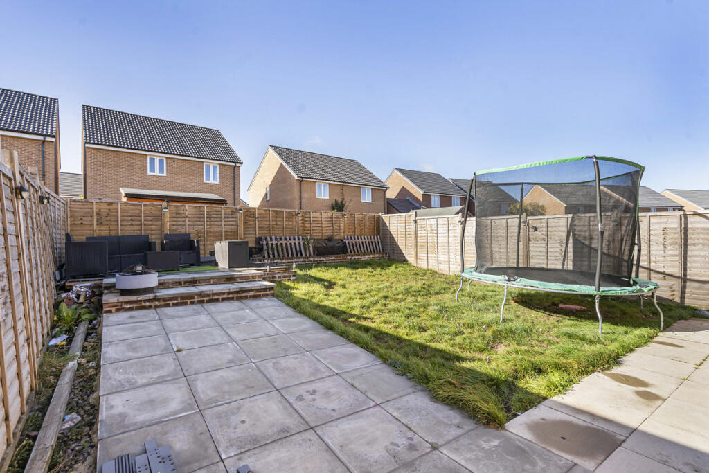 House in Vale of White Horse, Wellington Gate, Grove - View 4