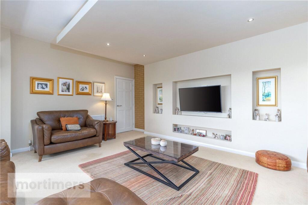 House in Ribble Valley, Wilpshire - More