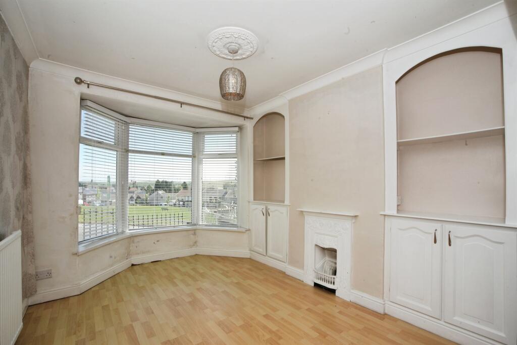 House in Cardiff, Gilfach Goch - More