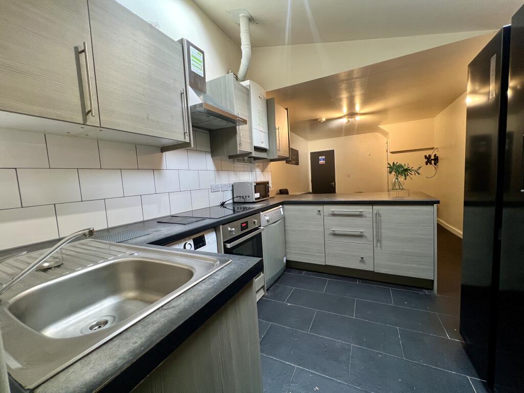 6 bedroom house for rent