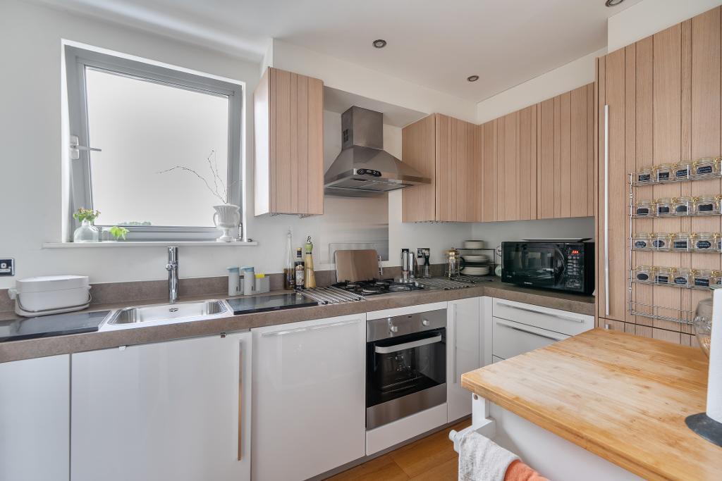 2 Mitchley Hill, Sanderstead, CR2 9DT photo 4