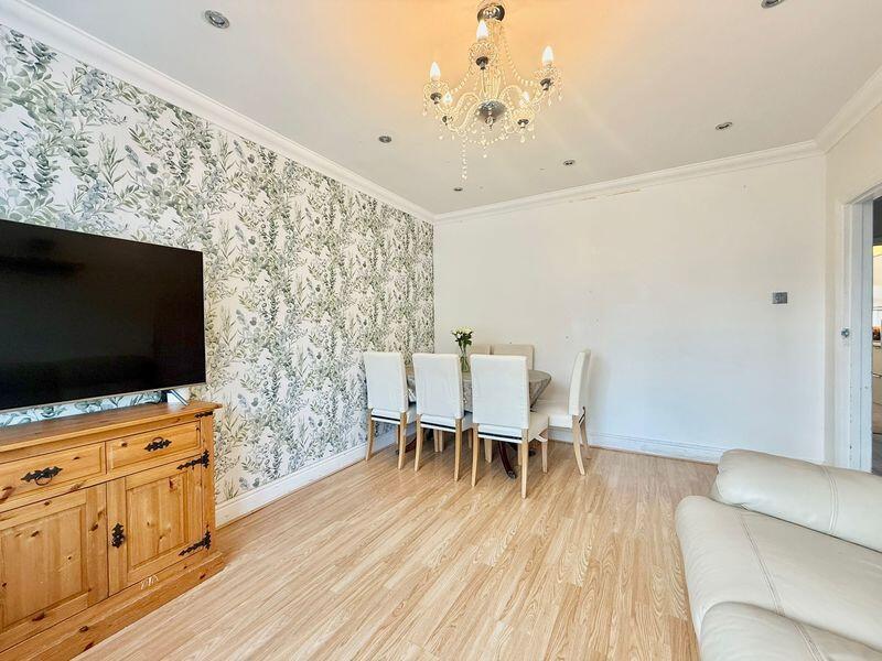 10, Calnwood Road photo 3