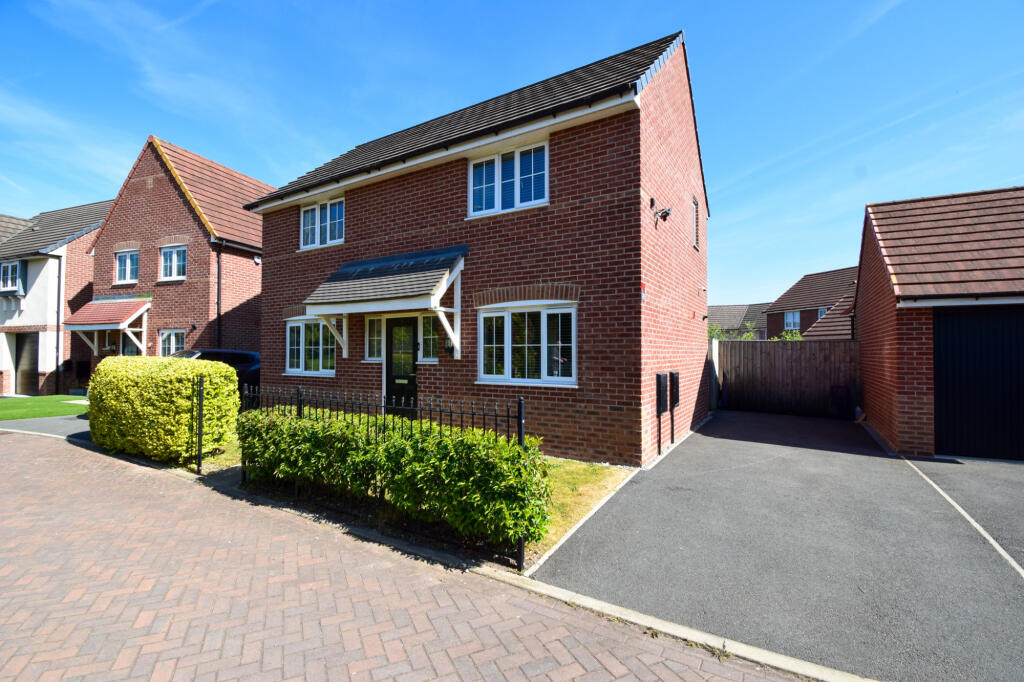 3-bed detached on Hudson Drive, Kirkham, Preston, PR4, £270,000