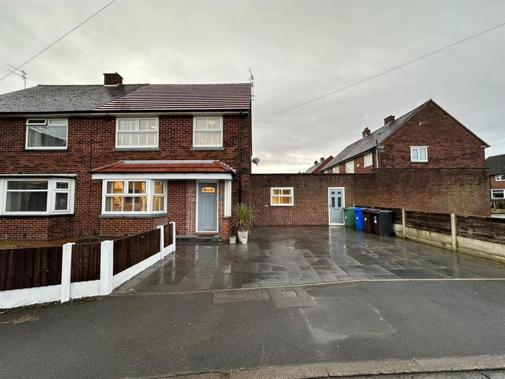 Main image of property: Byron Avenue, Radcliffe, Manchester