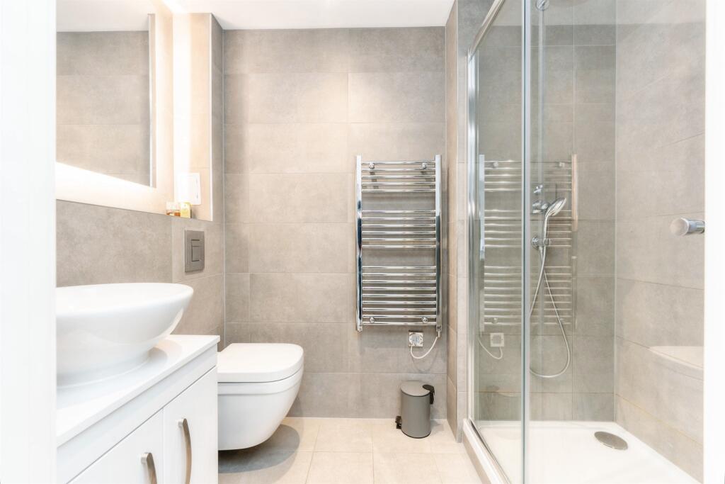 Apartment in Watford, Hertfordshire - View 4