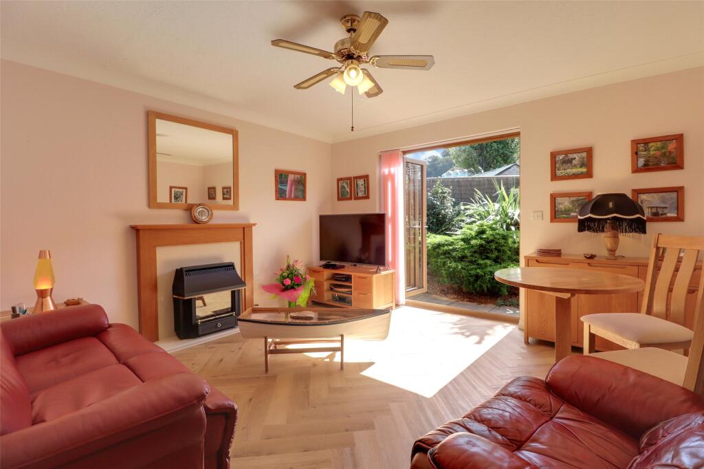 Shoreland Way, Westward Ho!, Bideford, Devon, EX39 photo 2