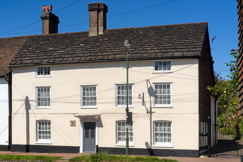 Main image of property: 117 High Street, Lindfield, RH16