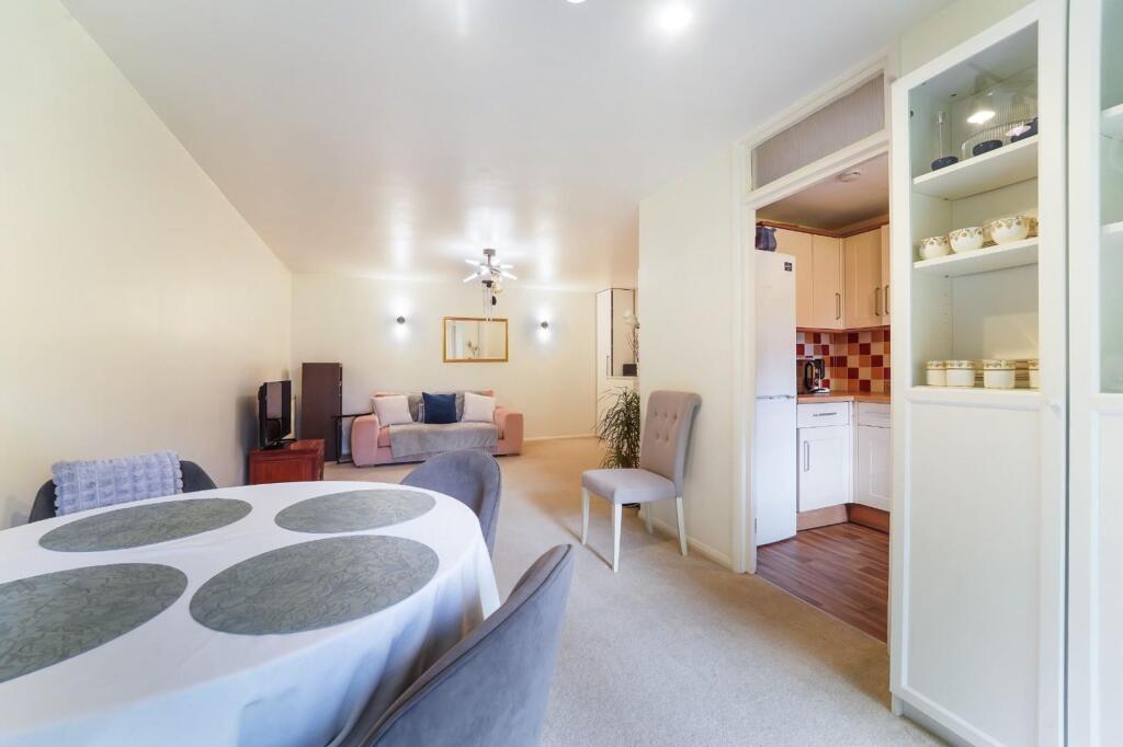 Apartment in Epsom and Ewell, Epsom - View 5