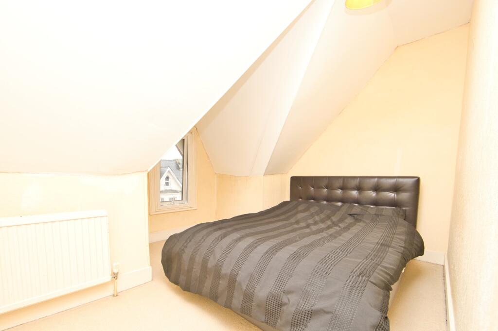 Apartment in Dover, Tower Hamlets - View 4