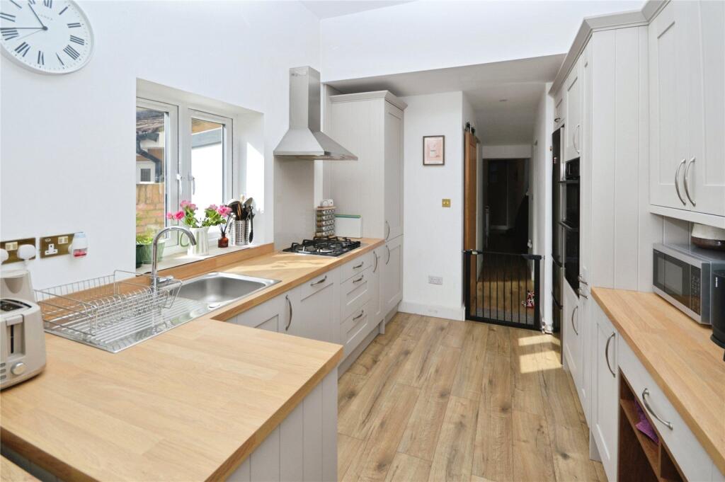 Apartment in Twickenham - More