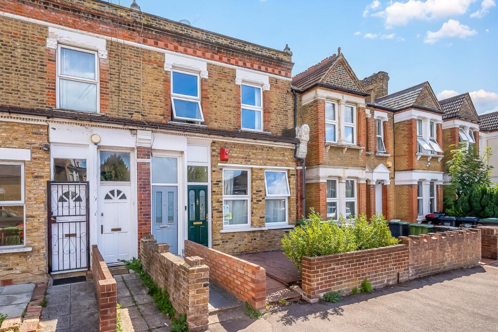 3-bed flat on Laleham Road, London, SE6, £425,000