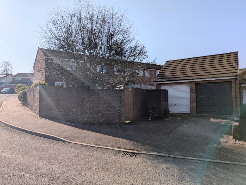 House in Cardiff, Pentrebane, Fairwater - More