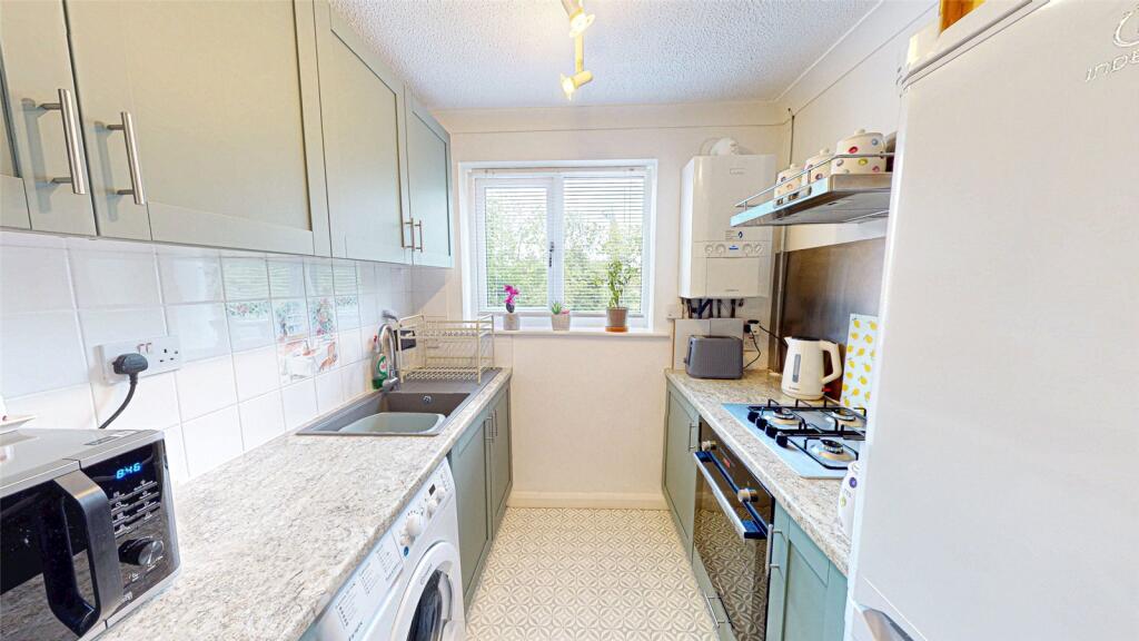 Apartment in Manchester, Victoria Park, Rusholme - View 6