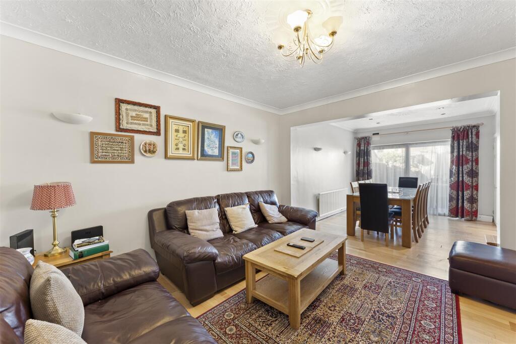 House in London, Vicarage Farm, Hounslow West - View 4