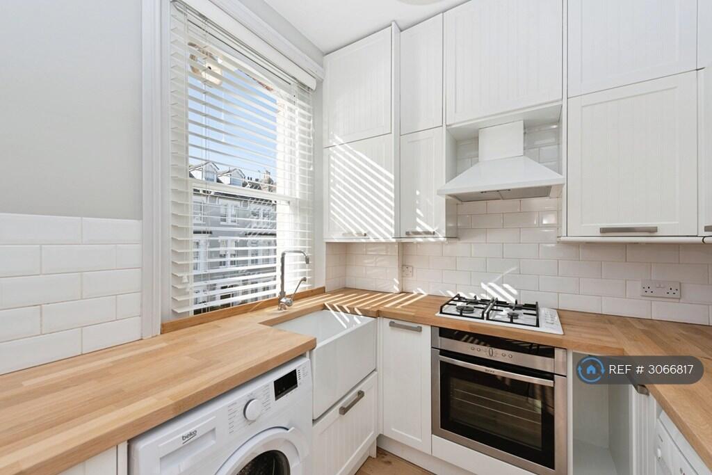 Apartment in Richmond, Petersham - More