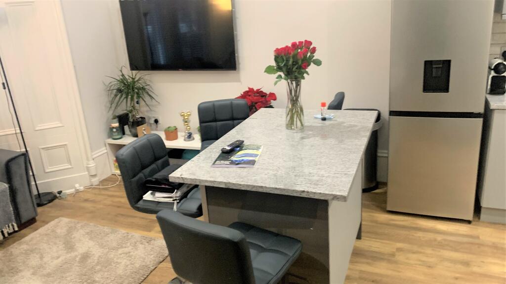 3 bedroom flat for rent