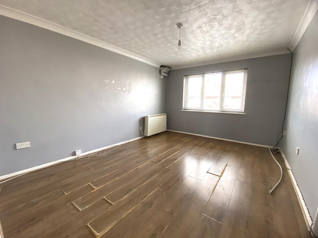 Apartment in Rochford - View 5