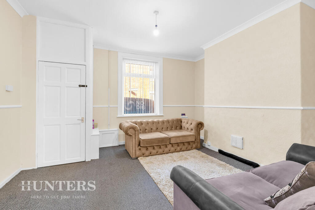 House in Oldham, Hathershaw - View 2