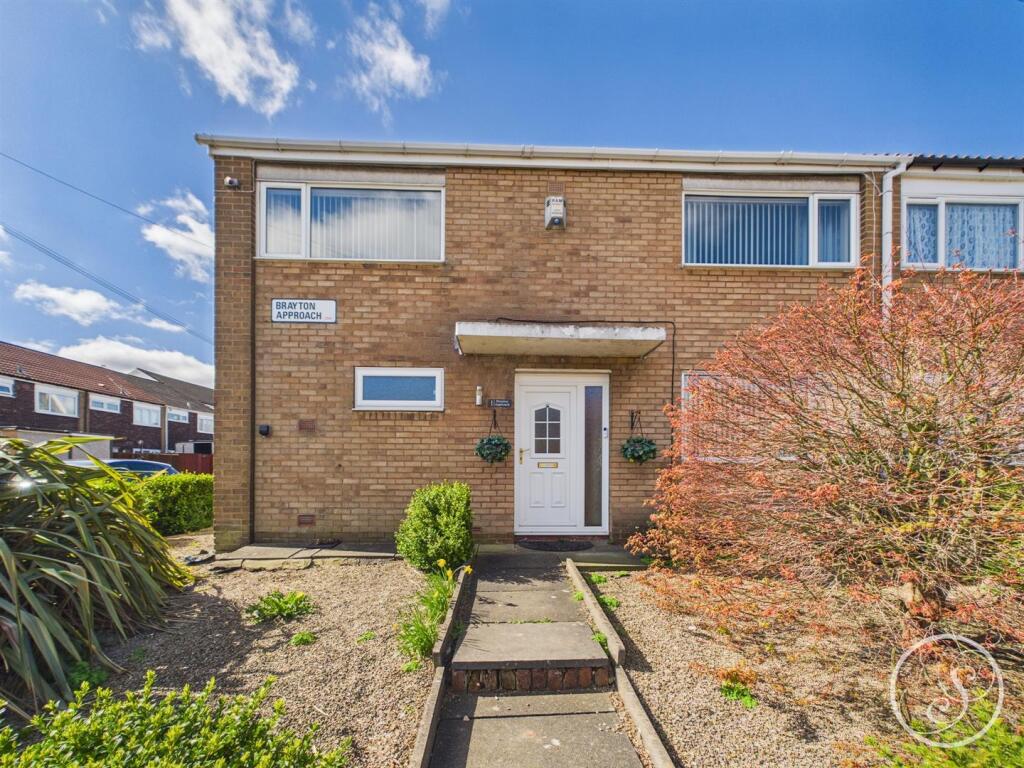 Main image of property: Brayton Approach, Leeds