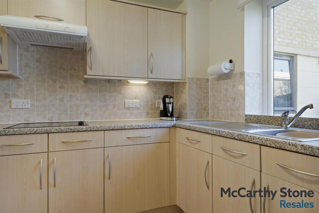 Apartment in Brighton - More