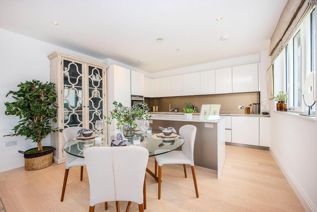 Apartment in Teddington, Hampton Wick - View 4